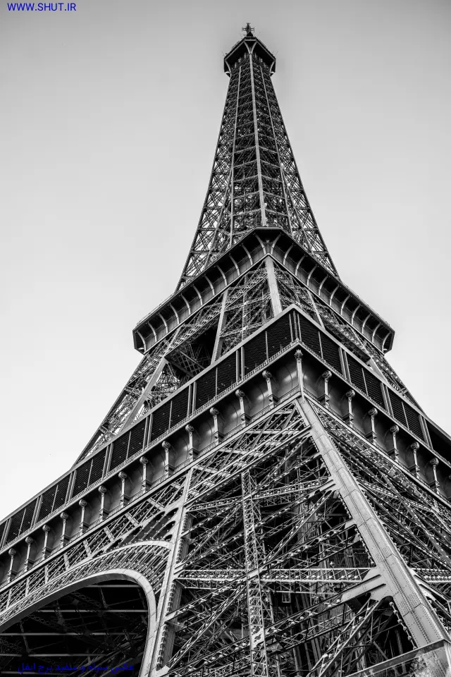 عکس سیاه و سفید برج ایفل