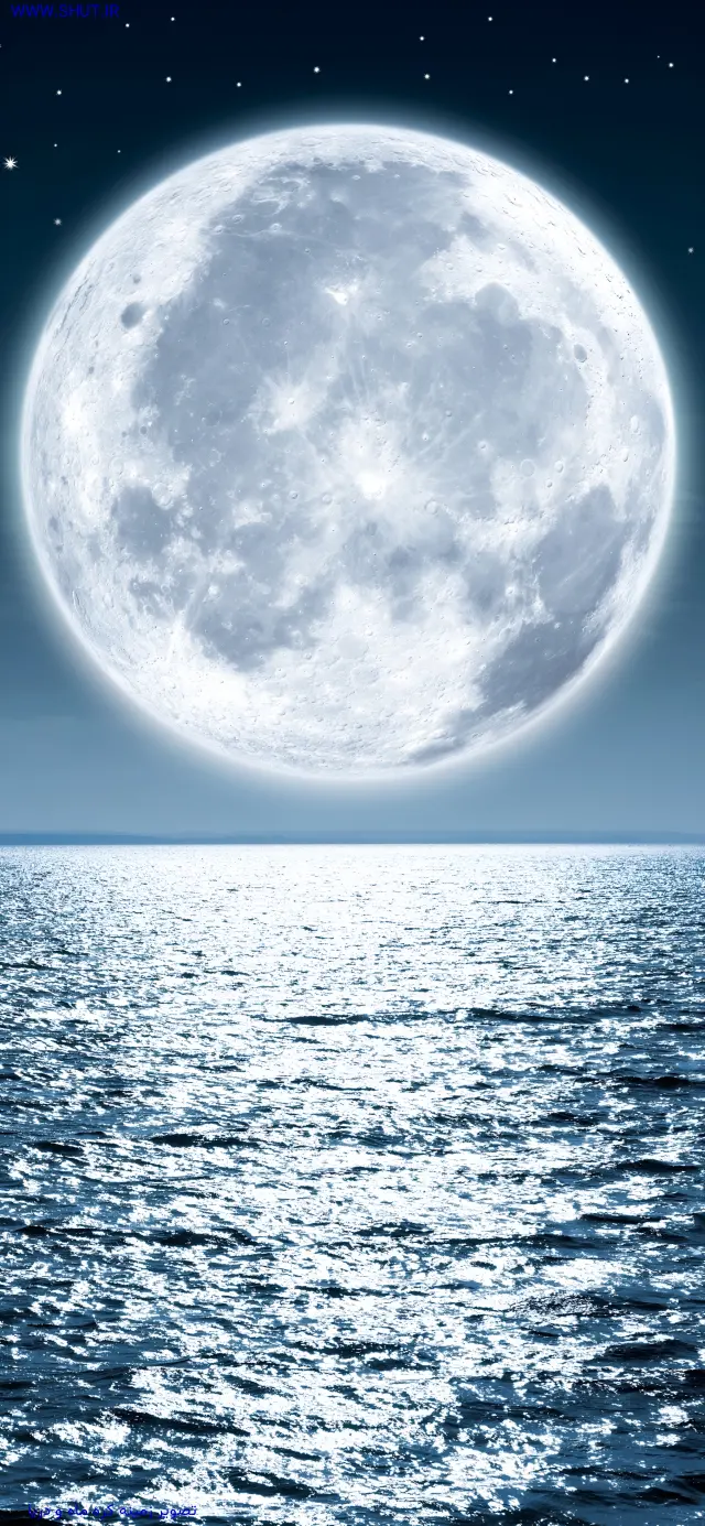 تصویر زمینه کره ماه و دریا