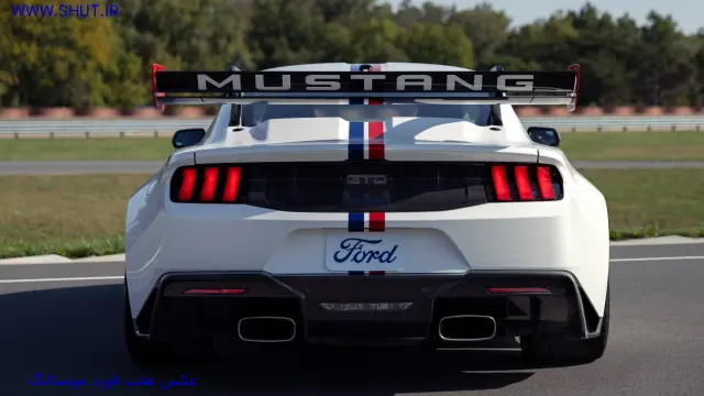عکس عقب فورد موستانگ 2025